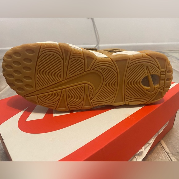 NIKE women’s Nike air more UPTEMPO size 7 (Box included) - Picture 6 of 6